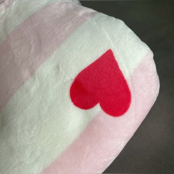 BRAND NEW Victoria’s Secret Cozy Plush Blanket, 50x60” - Picture 5 of 5